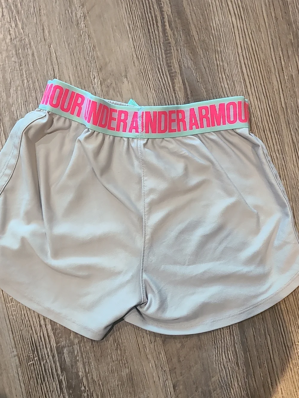 Under Armour Girls' White & Gray T-shirts with Matching Shorts Size Medium